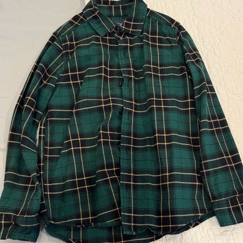 The Children’s Place Boys button down shirt. Used maybe twice. Size Medium.